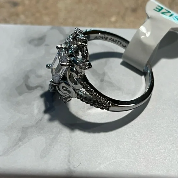 Gorgeous cubic zirconia ring size 8 RBP3371 - Picture 2 of 3